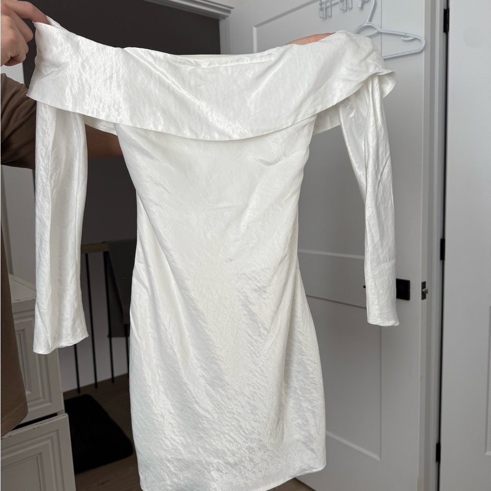 Abercrombie & Fitch Elegant Off-Shoulder White Dress